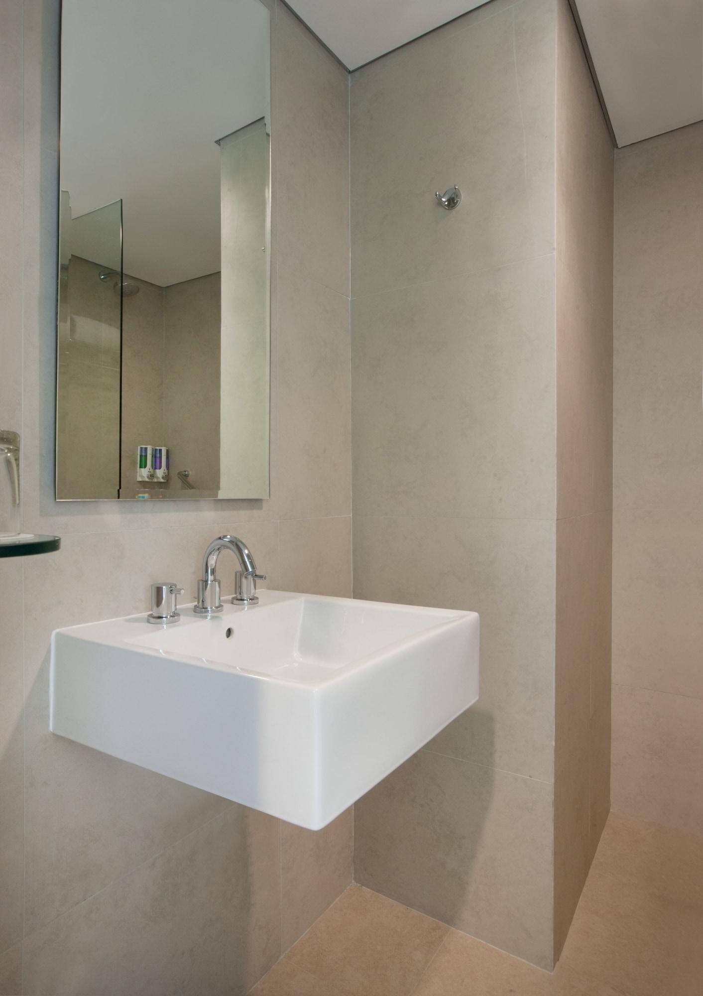 Amaris Hotel Darmo Surabaya Kültér fotó