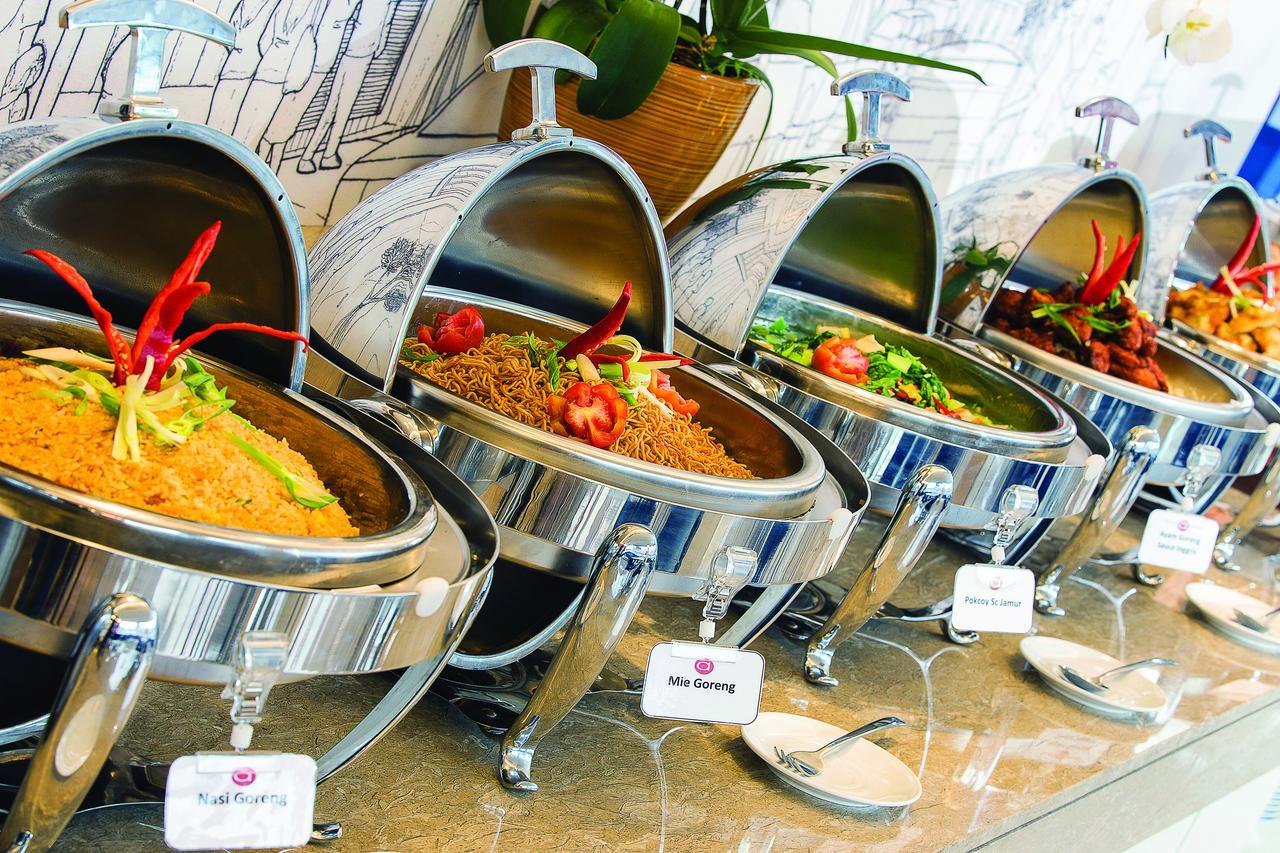 Amaris Hotel Darmo Surabaya Kültér fotó