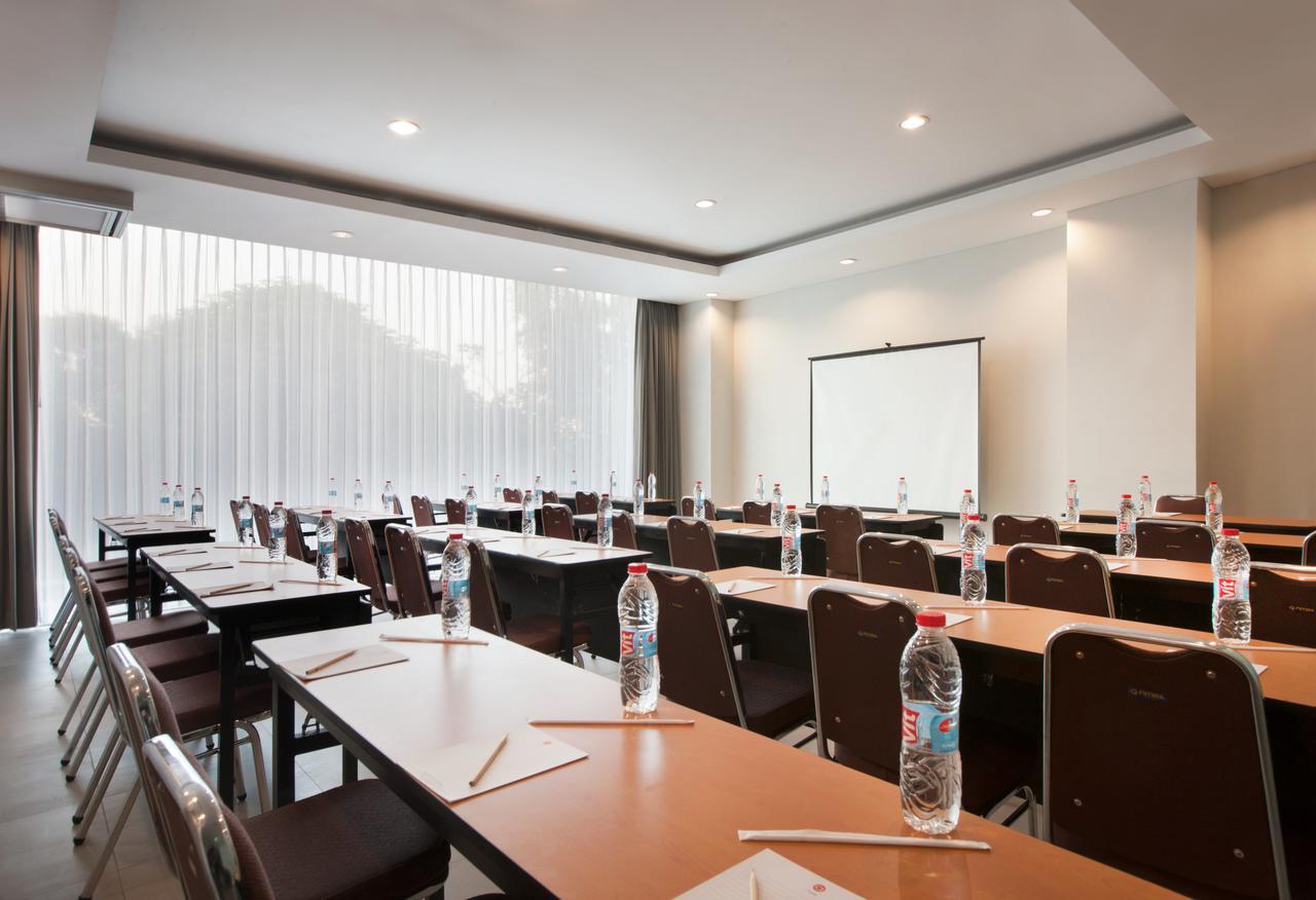 Amaris Hotel Darmo Surabaya Kültér fotó