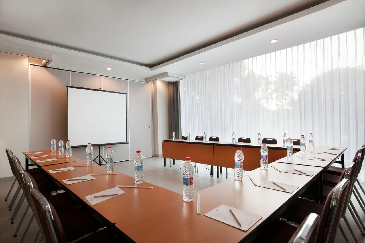 Amaris Hotel Darmo Surabaya Kültér fotó